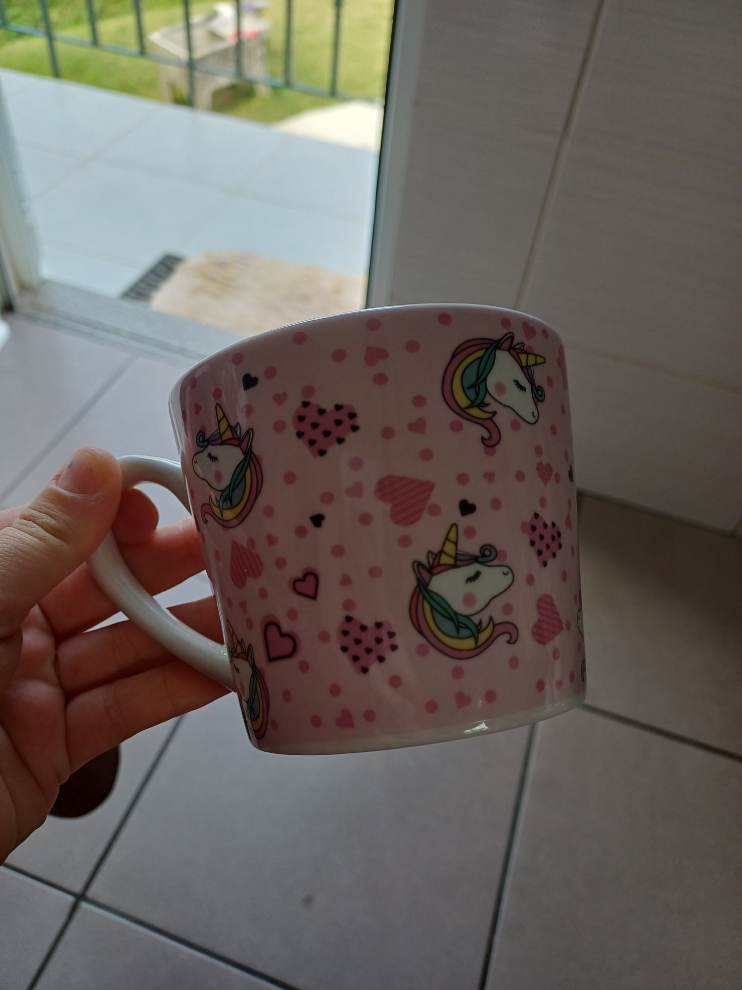 Caneca de Cerâmica Rosa com Unicórnios e Corações - KASA
